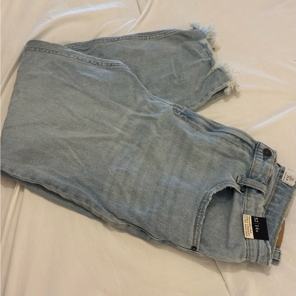 Abercrombie & Fitch Light Blue Cropped Jeans